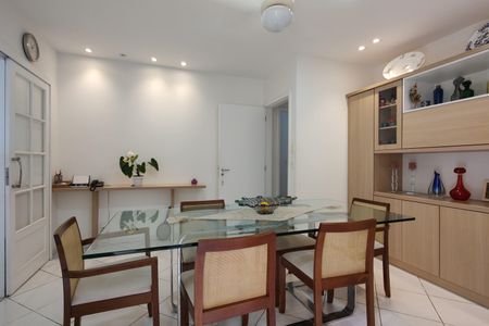 Casa de condomínio à venda com 319m², 4 quartos e 2 vagasCozinha 