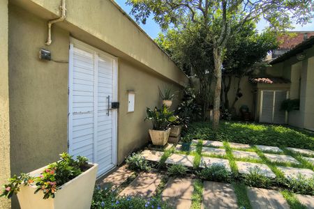 Casa de condomínio à venda com 319m², 4 quartos e 2 vagasQuintal