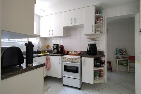 Casa de condomínio à venda com 319m², 4 quartos e 2 vagasCozinha