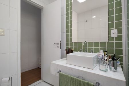 Casa de condomínio à venda com 319m², 4 quartos e 2 vagasBanheiro da Suíte