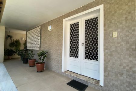 Casa de condomínio à venda com 319m², 4 quartos e 2 vagasVaranda