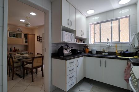 Casa de condomínio à venda com 319m², 4 quartos e 2 vagasCozinha