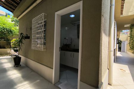 Casa de condomínio à venda com 319m², 4 quartos e 2 vagasFachada