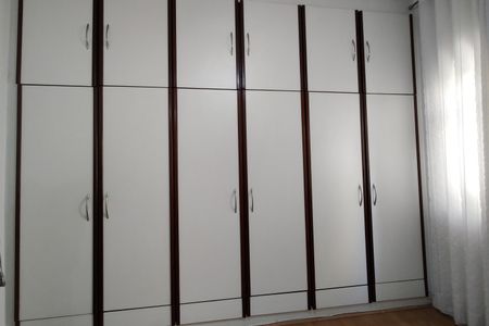 Casa de condomínio à venda com 319m², 4 quartos e 2 vagasSuíte