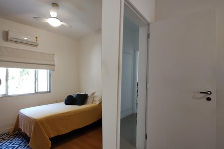 Casa de condomínio à venda com 319m², 4 quartos e 2 vagasQuarto 3 