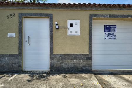 Casa de condomínio à venda com 319m², 4 quartos e 2 vagasFachada