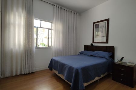 Casa de condomínio à venda com 319m², 4 quartos e 2 vagasSuíte