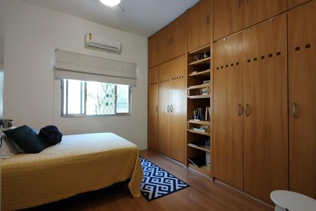 Casa de condomínio à venda com 319m², 4 quartos e 2 vagasQuarto 3 