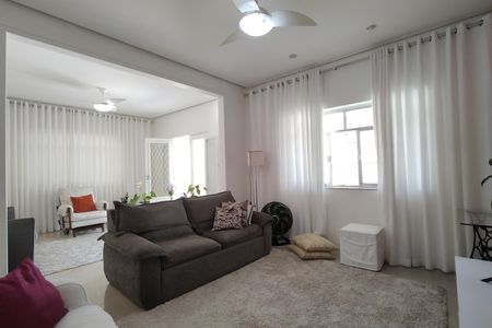 Casa de condomínio à venda com 319m², 4 quartos e 2 vagasSala