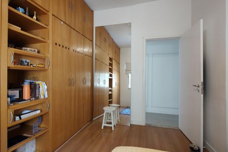 Casa de condomínio à venda com 319m², 4 quartos e 2 vagasQuarto 3 