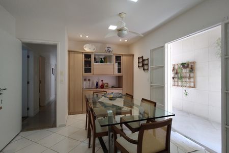 Casa de condomínio à venda com 319m², 4 quartos e 2 vagasCozinha 