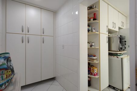 Casa de condomínio à venda com 319m², 4 quartos e 2 vagasÁrea de Serviço 1