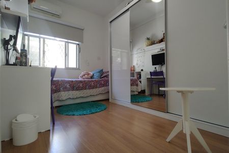 Casa de condomínio à venda com 319m², 4 quartos e 2 vagasQuarto 1