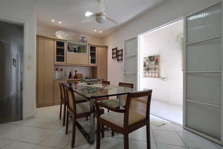 Casa de condomínio à venda com 319m², 4 quartos e 2 vagasCozinha 