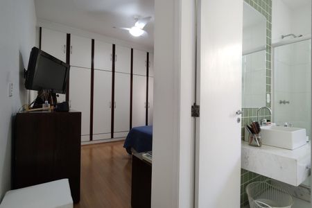 Casa de condomínio à venda com 319m², 4 quartos e 2 vagasSuíte