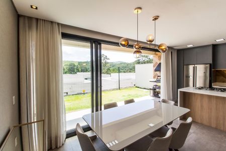 Sala  de casa de condomínio para alugar com 3 quartos, 152m² em Residencial Onze (alphaville), Santana de Parnaíba