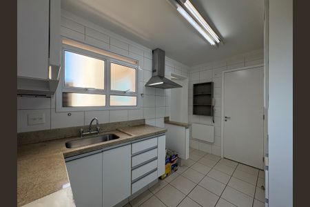 Apartamento para alugar com 106m², 2 quartos e 2 vagas Apartamento para alugar com 106m², 2 quartos e 2 vagasCozinha - Armários