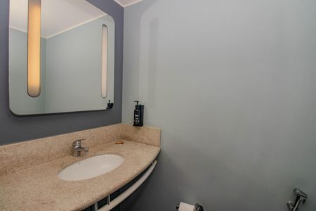 Banheiro de kitnet/studio à venda com 1 quarto, 24m² em Bom Fim, Porto Alegre