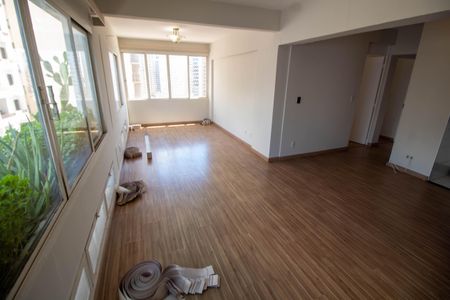 SALA de apartamento para alugar com 2 quartos, 79m² em Centro, Campinas