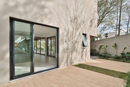 Casa à venda com 537m², 4 quartos e 3 vagas