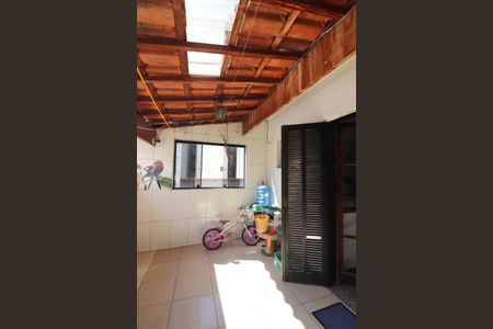 Casa à venda com 163m², 4 quartos e 2 vagasVaranda e Área  de Serviço 