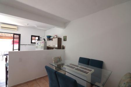 Casa à venda com 163m², 4 quartos e 2 vagasSala 