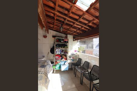 Casa à venda com 163m², 4 quartos e 2 vagasVaranda e Área  de Serviço 