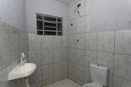Banheiro de casa para alugar com 1 quarto, 45m² em Vila Antonina, São Paulo