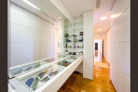 Casa à venda com 585m², 4 quartos e 6 vagas