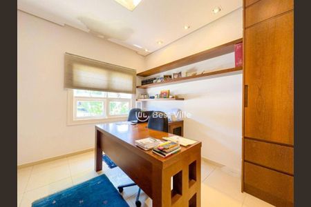 Casa à venda com 585m², 4 quartos e 6 vagas