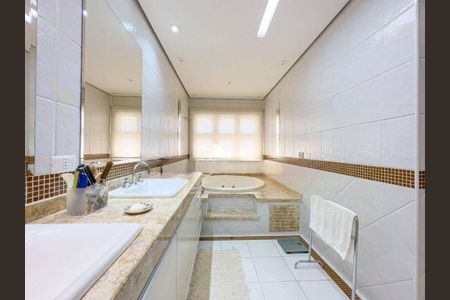 Casa à venda com 585m², 4 quartos e 6 vagas