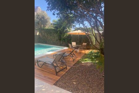 Casa à venda com 585m², 4 quartos e 6 vagas