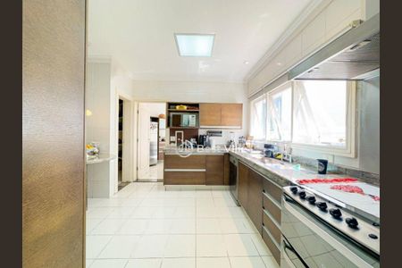 Casa à venda com 585m², 4 quartos e 6 vagas