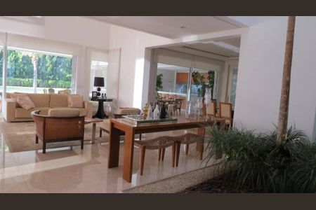 Casa à venda com 5 quartos, 1010m² em Alphaville, Santana de Parnaíba