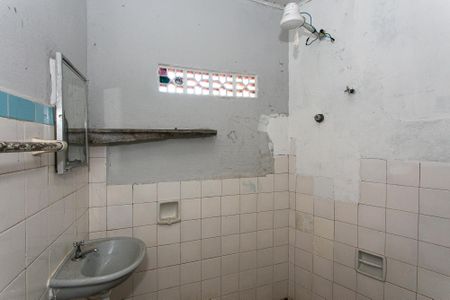 Banheiro de casa para alugar com 1 quarto, 45m² em Vila Antonina, São Paulo