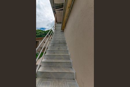 Casa à venda com 460m², 5 quartos e 8 vagas Casa à venda com 460m², 5 quartos e 8 vagasEscadas