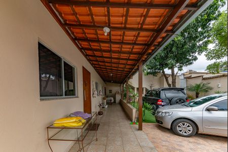 Casa à venda com 460m², 5 quartos e 8 vagas Casa à venda com 460m², 5 quartos e 8 vagasVaranda