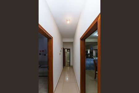 Casa à venda com 460m², 5 quartos e 8 vagas Casa à venda com 460m², 5 quartos e 8 vagasCorredor