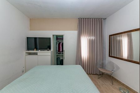 Casa à venda com 460m², 5 quartos e 8 vagas Casa à venda com 460m², 5 quartos e 8 vagasSuíte