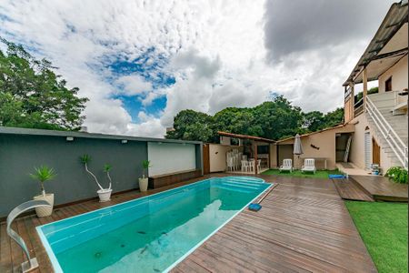 Casa à venda com 460m², 5 quartos e 8 vagas Casa à venda com 460m², 5 quartos e 8 vagasPiscina
