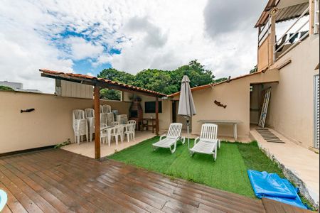 Casa à venda com 460m², 5 quartos e 8 vagas Casa à venda com 460m², 5 quartos e 8 vagasChurrasqueira