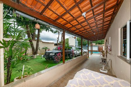 Casa à venda com 460m², 5 quartos e 8 vagas Casa à venda com 460m², 5 quartos e 8 vagasVaranda