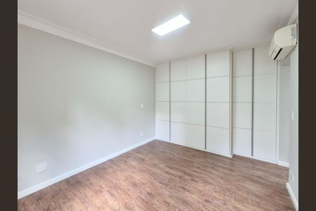 Apartamento à venda com 242m², 3 quartos e 3 vagas Apartamento à venda com 242m², 3 quartos e 3 vagasSuíte 2