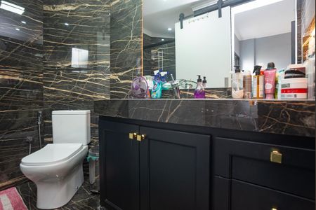 Apartamento à venda com 117m², 3 quartos e 2 vagasBanheiro do quarto 1 Suíte