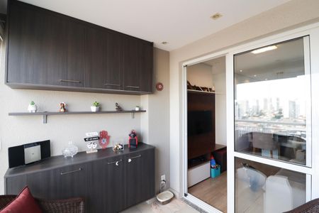 Apartamento à venda com 57m², 2 quartos e 1 vaga Apartamento à venda com 57m², 2 quartos e 1 vagaVaranda