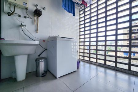 Apartamento à venda com 105m², 3 quartos e 1 vagaÁrea de Serviço