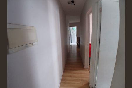 Corredor de apartamento para alugar com 2 quartos, 48m² em Parque Bristol, São Paulo