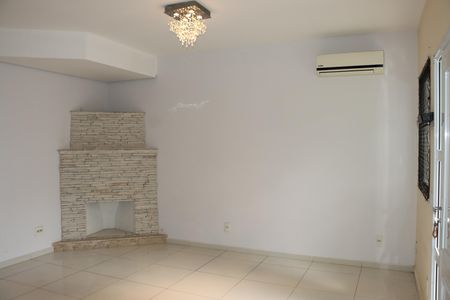 Casa de Condomínio para alugar com 3 quartos, 89m² em Granja Viana, Cotia