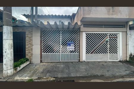 Casa à venda com 110m², 3 quartos e 1 vaga Casa à venda com 110m², 3 quartos e 1 vagaFachada
