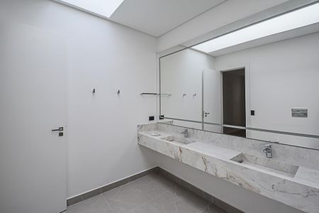 Casa de condomínio à venda com 680m², 4 quartos e 6 vagasBanheiro da Suíte 4